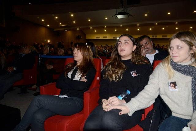 Zira, sanatnn bu tercihi nedeniyle eski ei lknur Tosun ile 19 yandaki kz Zeynep Kiraz Tosun&#8217;un doku uyumu bile aranmad.