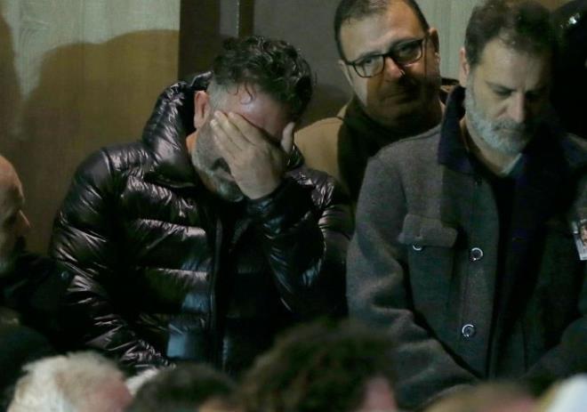 Gzyalar ve hznle son yolculuuna uurlanan Erdal Tosun, uzun sredir bbrek yetmezlii hastalyla mcadele ettii iin diyalizle yaama tutunmutu.