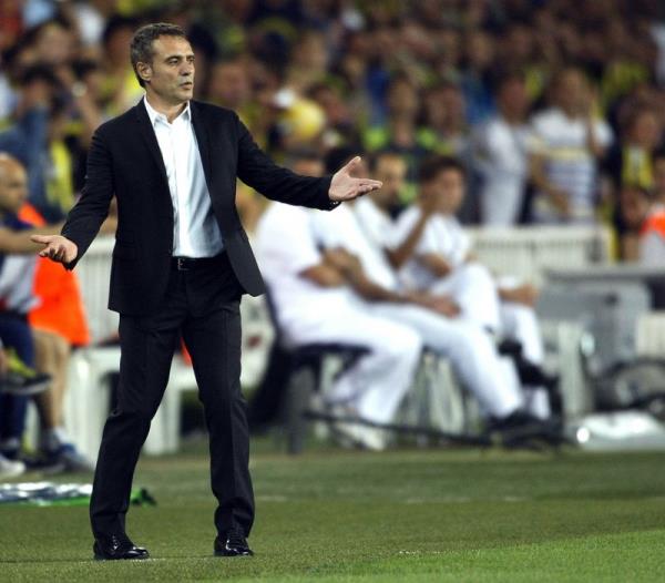 Ersun yanal bu takimi yonetemiyor acik ve net. 0 pozisyon atak yapamiyoruz,aciziz