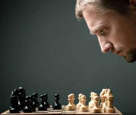 Sosyal etkileim engel Zeki insanlar gerekletirmek istediklerini hedeflerine younlatklar iin toplumla daha az zaman geiriyor. Sosyal etkileim ise zeki kiilerin hedefine ulamasn engelliyor ve bu kiilerin kendilerini mutsuz hissetmelerine yol ayor.