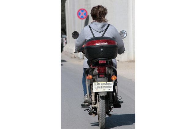 Yasaya gre elektrikli bisiklet kullanan srclerin A1 snf src belgesi kullanmas gerekiyor. Src belgesi olmayanlar hakknda Karayollar Trafik Kanunu'nun 36. Maddesi gereince  ehliyetsizlikten 600 TL adli para cezas uygulanyor. Plakas olmayan srclere ise 290 lira para cezas kesiliyor.