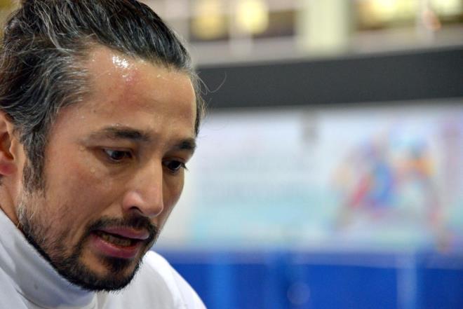 10 Austos 1975 tarihinde Kempten, Almanya&#8217;da dodu. Annesi terzi, babas fabrika iisi olan lhan Mansz, 9 yandayken annesi kardei ve ablas ile birlikte ailesinin memleketi olan Eskiehir&#8217;e dnd.