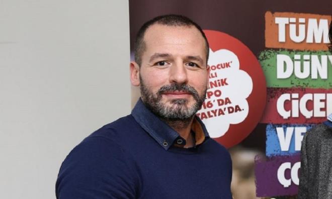 Daha sonra boks eitimi alm Fenerbahe Boks Kulb&#8217;nde yer almtr. Yolda yrrken kefedilmi ve nce modellik sonra oyunculuk yapmaya balamtr. stanbul&#8217;da yaamaktadr. Evlidir ve iki kz ocuu babasdr.