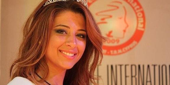 Begm Ycetan, 1988&#8217;de zmir&#8217;de dodu. 2009 Miss Turkey finalisti olan Ece Begm Ycetan modellik yapyor.  &#8220;Elimden geleni ardma koymam&#8221; sloganyla kendini tantan Survivor Begm Ycetan, sznn hakkn mcadelesiyle veren isimlerden biri oldu.  Begm&#8217;n en nem verdii hobisi fotoraf ekmek. Sadece kamera arkasyla yetinmeyen Survivor Ece Begm ayn zamanda uzun zamandr modellik de yapyor. Sporu bir yaam biimi olarak betimleyen