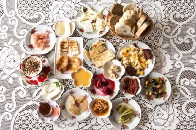 Kahvaltnn keyfini karn Her zaman, sizi doyuracak ve attrmanz durduracak byk, salkl bir kahvalt yapmaya aln. Uzmanlar, yaklak 300 kalorinin iyi olduunu sylyorlar ve proteinler ile tam tahllar kartrmanz gerekiyor.