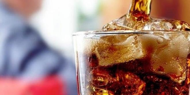 Gazl iecekleri kesin Normal gazl iecekler eker ve kalori doludur ama ayn zamanda diyet alternatifleri de sizin iin ktdr. Amerika'daki aratrmalarda, diyet gazl iecekleri tketen kiilerde, normal seenekleri tketen insanlara gre, vcut-kitle endeksinin daha yksek olduu grlm.