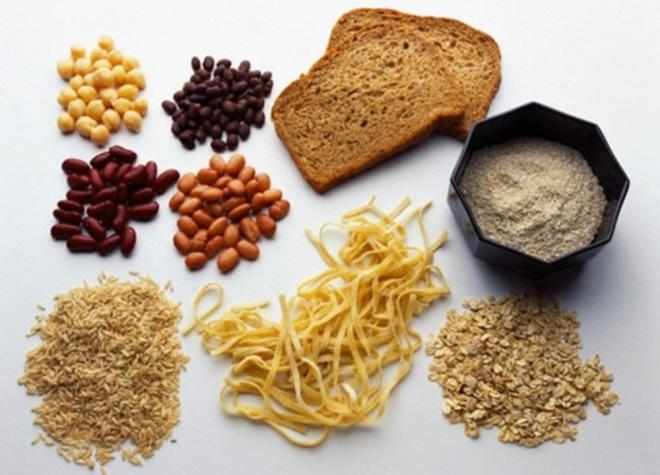 Karbonhidratlar azaltn Bir yerlere gitmeden bir hafta nce pirin, makarna ve ekmek gibi btn beyaz karbonhidratlar tek kelimeyle tamamen brakn. Bu sizi derhal inceltecek nk karnnzdaki iliin inmesine yardmc olacak. stelik ar yemenizi durduracak nk bu tarz yiyeceklerin arkasndan genellikle daha abuk, daha ok ackrsnz.