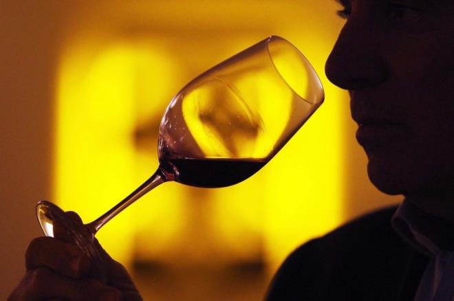 Alkol almn snrlayn Alkol yalnzca hafta sonlarnda almay deneyin nk alkol sadece bo kalori ierir! Bir kadeh arapta yaklak 125 kalori vardr ve vcudumuz bu kalorileri iyi kullanamadndan genellikle dorudan yaa dntrlr! ren!