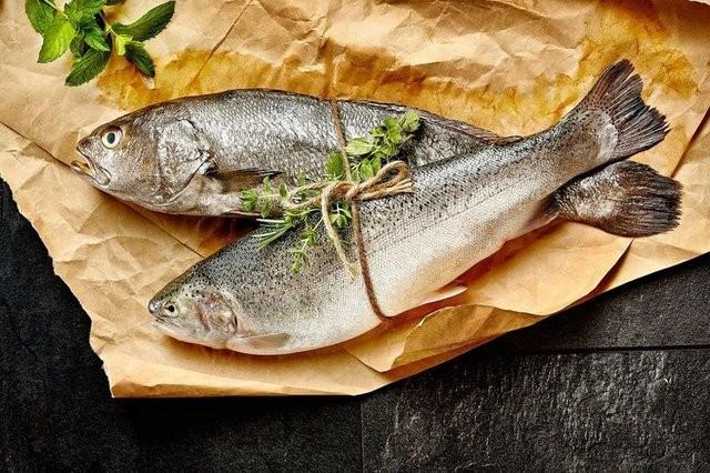 Trkiye'de bir ylda kii ba ne kadar balk tketiliyor biliyor musunuz? Trkiye'de bu oran yar yarya dyor; yani 8 kilo yeniyor" dedi.