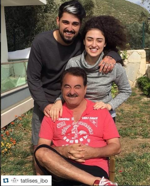 Levent Drter evinde yakn arkadalarn toplayarak bir parti verdi. Partide Dilan tak'n annesi Il tak ile aabeyi do Tatlses de vard. Kendisine evlenme teklif edileceinden habersiz olan Dilan tak sadece misafir arlayacan sanyordu.