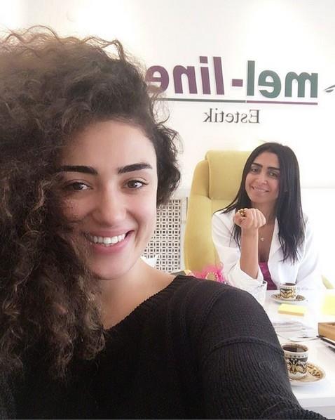 "EVLENME TEKLF ETMEDN K?"    Partinin ortasnda Levent Drter, Dilan' salonun ortasna davet etti, cebinden yzk kutusunu kard ve "Dilan'la evleneceim, ok gzel bir yuvamz olacak" dedi.