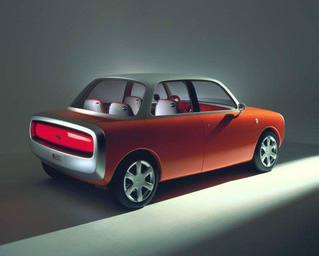 DEVLERLE REKABETE GRMEK STEMED KONUULUYOR    Getiimiz haftalarda, Apple'n otomotiv endstrisinin devleri olan Mercedes ve Tesla gibi markalarn teknolojilerinin geride kalabilecei endiesiyle Google car projesini askya alabilecei konuuluyordu.