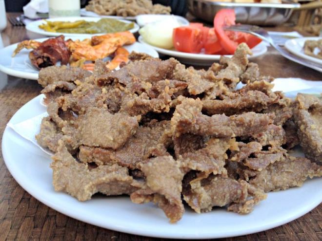 Edirne'yi Tantma ve Tava Cier Kalite Koruma Dernei Bakan Bahri Dinar ise 100 dolar Trk lirasna evirdiini gsteren makbuzla kendisine gelenlere cretsiz mehur Edirne tava cieri ikram edeceklerini belirtti.