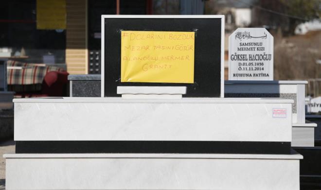 Bursa'da mermer iletmecilii yapan Enes Alan, 2 bin dolar bozdurarak, makbuzunu getirene mezar mermerini vatandalara cretsiz verecek.