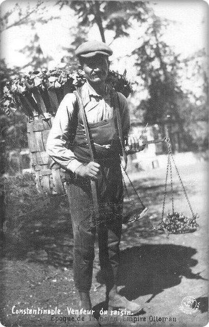 Seyyar sebze-meyveci.