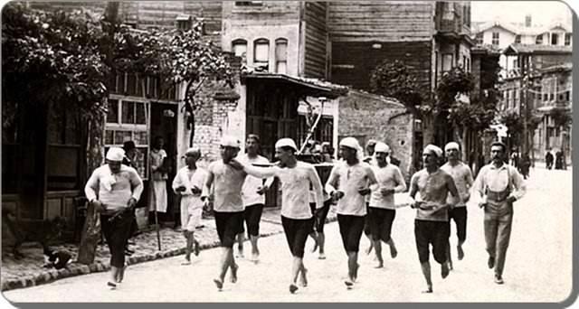 1920'den itfaiyeciler.