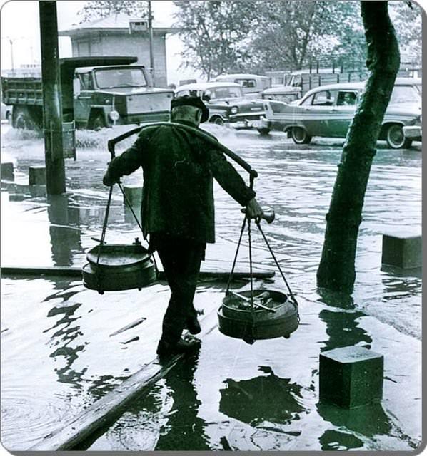 Yine 1970'lerden Kabata'ta bir yourt satcs.