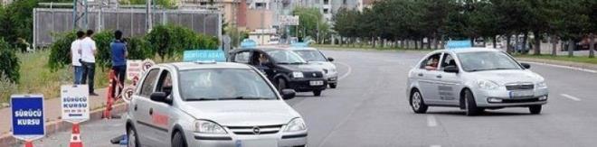 Yaynlanan duyuruda; &#8220;Emniyet Genel Mdrlnce, src belgesi sahiplerinin ilerini kolaylatrmak amacyla online randevu sistemi hizmete ald. Vatandalarmz, Emniyet Genel Mdrlne ait (www.surucurandevu.egm.gov.tr) internet adresinden online randevu aldktan sonra, il/ile trafik tescil birimlerinde yeni tip src belgesi ilemlerini gerekletirebilecek.&#8221; Ifadeleri kullanld.    Ehliyet yenileme creti ve gerekli evraklar da en az bavuru sreci kadar merak ediliyor.