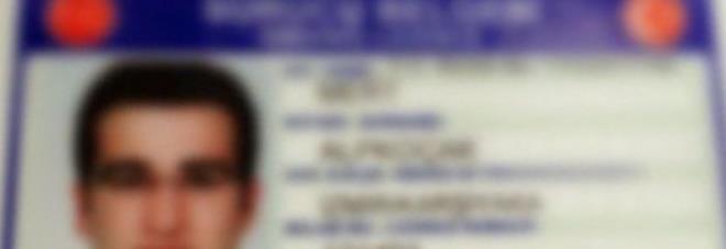 zellikle cretlerle alakal farkl iddialarn yaylmas, srclerin kafasnda soru iareti brakyor. Srclerin crete ve belgelere dair soru iaretlerine yant ise EGM&#8217;ye bal olan Trafik.gov.tr adresinden geldi. Resmi sayfada yer alan &#8220;Src lemleri&#8221; sayfasnda hem ehliyet yenileme creti hem de gerekli evraklara dair bilgiler yer alyor. te, ehliyet yenileme creti ve gerekli evraklar!  1- Eski src belgesi