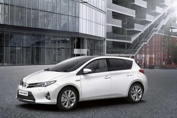 <p>34) Toyota Auris 1.4 D-4D 90HP </p>  <p>  Yakt tipi: Dizel </p>  <p>  Ortalama yakt Tketimi(100km): 4.6 litre</p>    <p></p>  <p></p>  <p>Etiketler: Otomobil , Yakt , Araba </p>