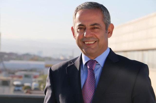 Alnan kararn Trkiye ekonomisine katk salamas temennisinde bulunan Tank, unlar kaydetti:    "Cumhurbakan'mzn yapm olduu arya sessiz kalmak istemedik ve kendi bnyemizde bu srece yapabileceimiz destek hususunda hzl ve keskin bir karar aldk. Tm AVM'lerimizdeki kiraclarmz dolar ya da avro ile yaplm kira kontratlarn Trk liras olarak deitirebilecekler. Bu karar, kiralamas yeni balam AVM projelerini de kapsyor. Birlik ve beraberliimiz her zamankinden daha nemli."