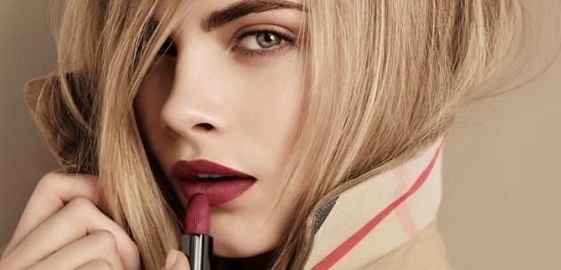 Siz de daha cazibeli bir grnm iin krmz ruj kullanabilirsiniz.