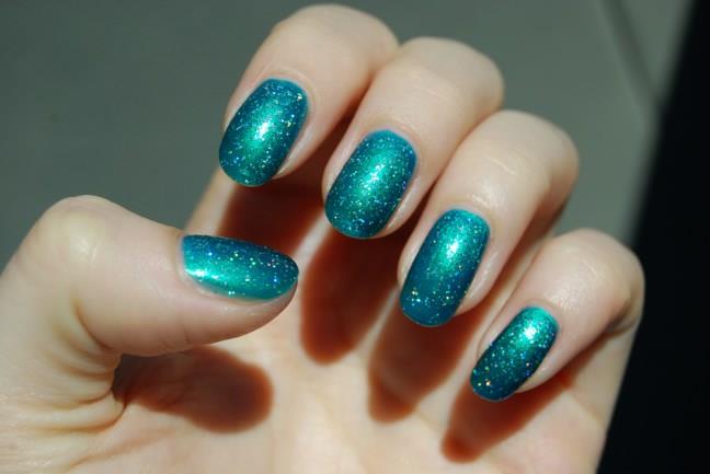 Eer stresli bir hafta yayorsanz, srdnz mavi ojelere bakp sakinleebilirsiniz.