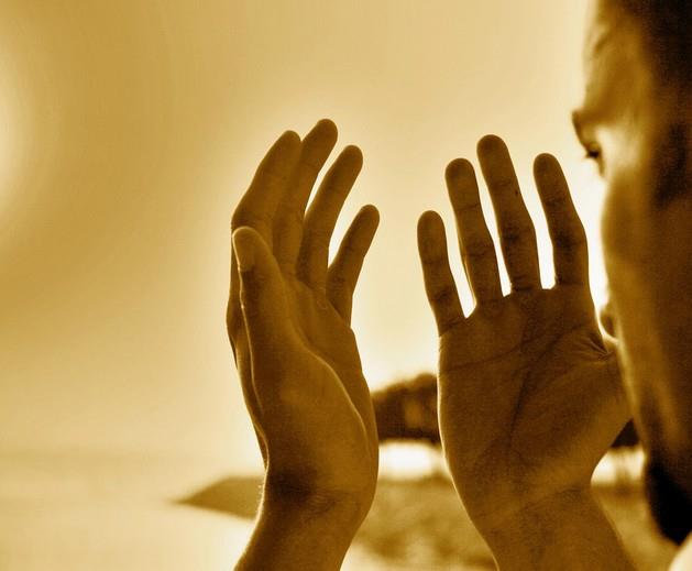 (&#8220;Euz bikelimtillahittammti min erri m haleka&#8221; duasn okuyana, o yerden kalkncaya kadar, hibir ey zarar veremez.) [Mslim]