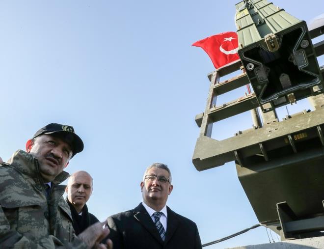 Kritik sistemlerin gelitirilmesinin Trkiye iin "tek yol" olduunu vurgulayan Ik, "Birtakm dost bildiimiz lkeler, en kk bir sorunla karlatmz zaman hemen bir ambargo koyma, kstlama getirme gibi alkanla sahipler. Onun iin btn kritik teknolojilere sahip olma, onlar gelitirme ve dnyann sayl lkelerinden biri olma hedefimiz var. Onu da sizler yapacaksnz. Bunu sizin gibi gerekten iyi eitim alm deerli arkadalarmz yapacak. Bizler de sizlerin srekli nnz aacaz, sizleri destekleyeceiz. almalarnza maddi ve manevi her trl katky vereceiz." ifadelerini kulland.