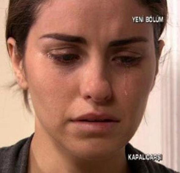 Hele dizi karakterlerinin sergiledii oyunculuk. Dizide Cemal'in ei Diyar' oynayan Asl Tandoan bata olmak zere tm kadro blm boyunca alad.