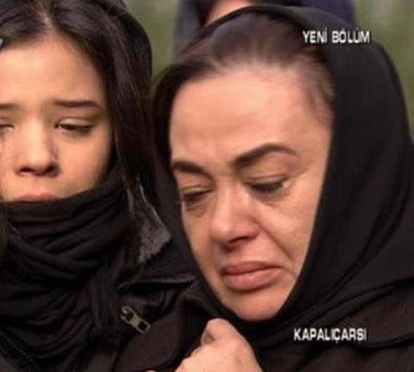 Cemal, sadece oyuncu kadrosunun deil tm izeyicilerin gzyalaryla son yolculuuna uurland.