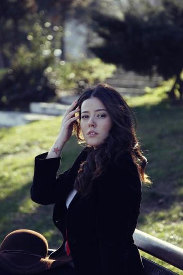 PELN AKL    Pelin Akil, ekrann en renkli simalarndan.