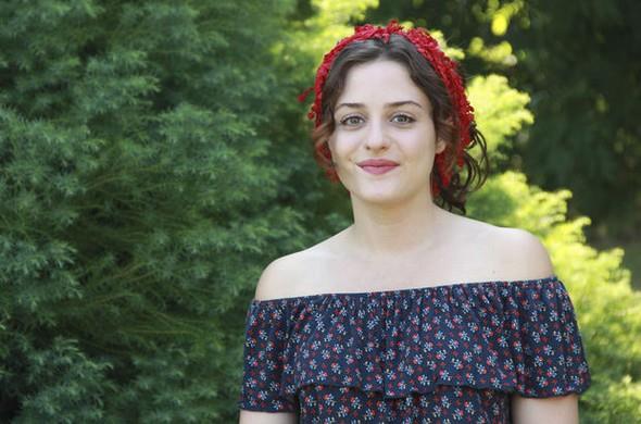 SEREN RNCE    Gen oyuncu, liki Durumu Kark dizisiyle ekranlarda frtnalar estirdi.