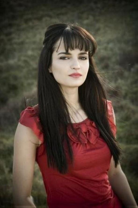 SELN DEMRATAR    Selin Demiratar, uzak kald ekranlara Huzur Soka ile dnd.