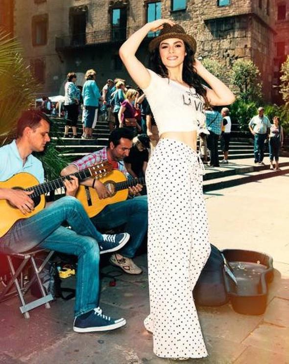 ZGE ZPRNC    zge zpirinci, baroln Bura Glsoy ile paylat 'Ak Yeniden' ile ekranlardayd.