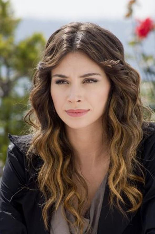 1982 doumlu olan oyuncu 1,66 cm boyunda.