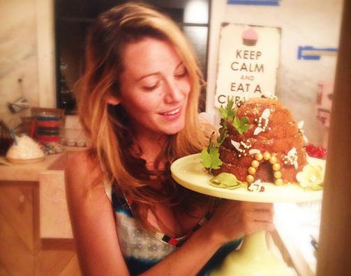 Blake Lively yemek ya da hamur ii piirmeyi seven nllerden.