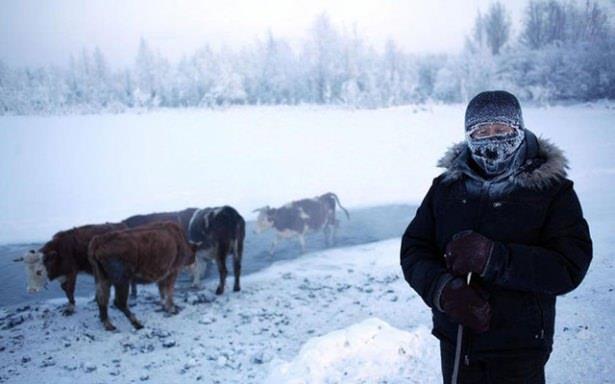 Rusya'nn Kuzey Kutbu'na en yakn ky Oymyakon, adn konumuna oranla scak sularndan alyor. Rusa'da "Donmayan Su" anlamna gelen blgeye 1930'lu yllara kadar geyik srlerinin su ihtiyalarn karlamak iin indii biliniyor.