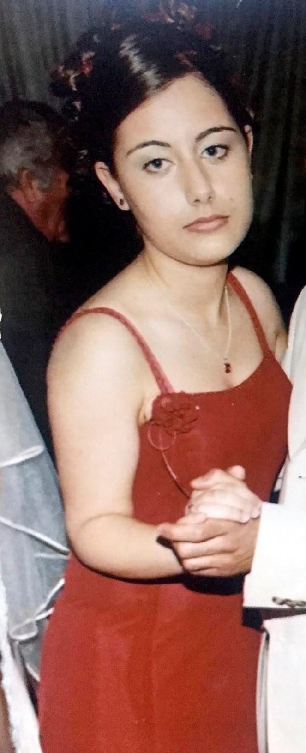 Uyuturucu paras bulmak iin fuhu batana den Songl, ahlak polisi tarafndan yakalanp hakknda ilem yapld. Kimsesi olmayan gen kadn pansiyonlarda yaamaya balad.