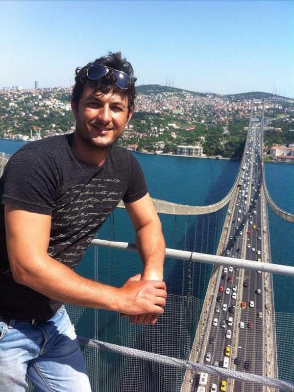 Polis memuru Hseyin Dalgl:<br>      Polis memuru Hseyin Dalgl'n zmir&#8217;deki baba ocana ate dt. ehit Dalgl'n ocak aynda ikinci kez baba olmaya hazrland renildi.