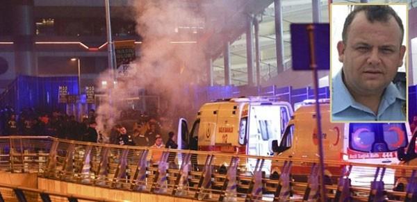 Yiit, ma sonras ehit polis mdr ile ma sonunda karlatn belirterek, aralarnda geen diyalou yle aktard:<br>    "Patlamann olduu yerden ilerlerken Vefa Mdr' grdm. 'Kardeim buralarda durma' dedi. Sonra tandk birbirimizi. O bana, ben ona sarldm. 'Ya gryor musun, bin 500 Bursal taraftar geldi. Beikta stadna ilk kez geldiler. Yllar sonra. Sabah gielerden aldk. Bak olaysz bitti. imdi yine gielere brakacaz. Olaysz bitti ama bak sabahtan beri ka tane polis pelerinde gvenliklerini salamak iin aba harcyor."