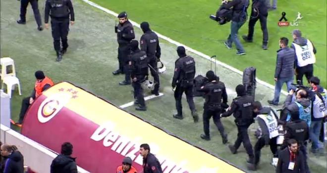 Dn Beikta'n stad yannda gerekleen ve 38 ehit verdiimiz saldr sonrasda TT Arena'da duygulandran anlar yaand.