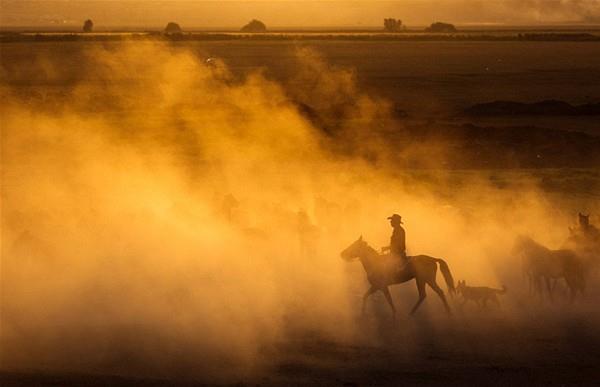 Gnbatm dramatik bir atmosferin olumasn salad ve tm bileenler iinde huzur ve gc hissetmemi salad" diyen Miric iki saatlik bir alma sonucunda sz konusu fotoraflar ektiini syledi.