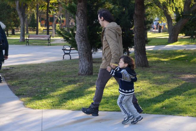 �ocuklar�n�n velayetini alan Se�kin Piriler ayr�ca tazminat yerine ge�mek �zere Bodrum G�k�ebel K�y�'ndeki 550 bin lira de�erindeki dubleksin d�rtte birer hissesinin iki o�luna, kalan yar� hissesinin de kendi ad�na yap�lmas�n� istedi.