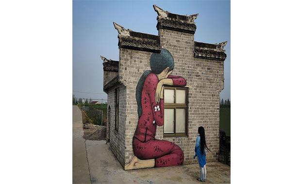 Paris doumlu sanat, &#8216;90&#8217;lardan bu yana aktif olarak sokak resimleri yapyor.