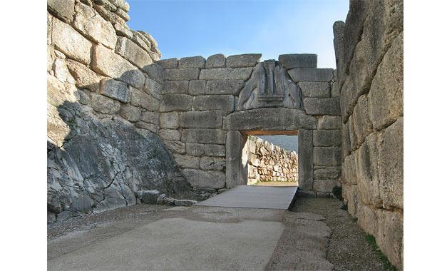 Yunanistan&#8217;n Mora Yarmadas&#8217;nda kurulan Mykene Uygarl&#8217;na, mimariden Olympia yarlarna kadar pek ok kltrel unsurun, aslnda Anadolu&#8217;dan tand sanlyor.