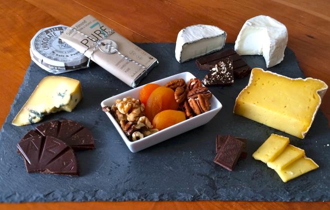 Migreni arttran yiyeceklerin banda peynirler geliyor. Yine bir ok kii tarafndan sevilen ikolatann da migrene sebep olduu biliniyor.