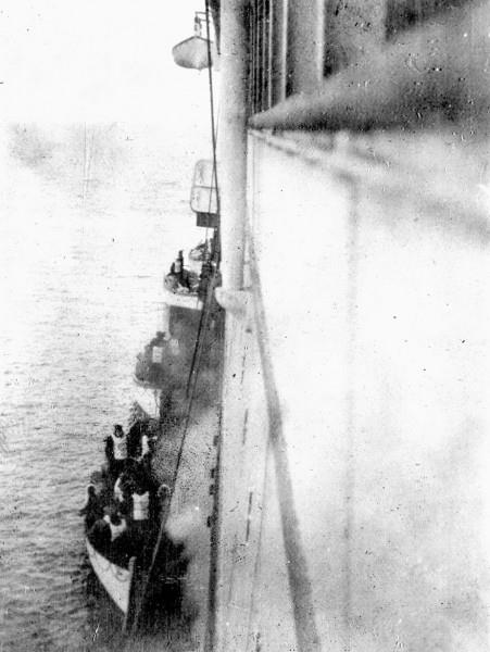 20. Titanic&#8217;ten sa kan insanlarn karaya inii, 1912