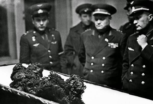 17. Astronot Vladimir Komarov&#8217;un uzaydan dtkten sonra bedeninden kalanlar, 1967