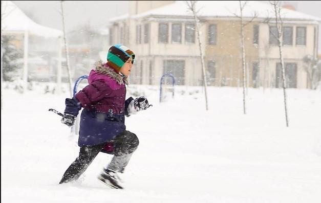 Okullar bugn yani 14 Aralk 2016 aramba gn tatil mi sorusuna 20'yi akn ilden tatil karar geldi. stanbul, Ankara, Kayseri ve Bursa bata olmak zere bir ok ilde eitim devam ederken, Sivas, Tokat, Yozgat, Karaman, Konya gibi bir ok ilden kar tatili haberleri var.